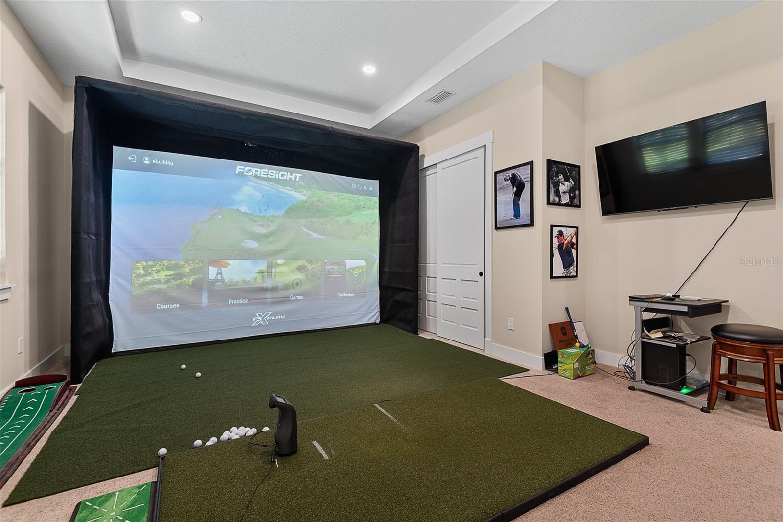 4 OAKVIEW CT