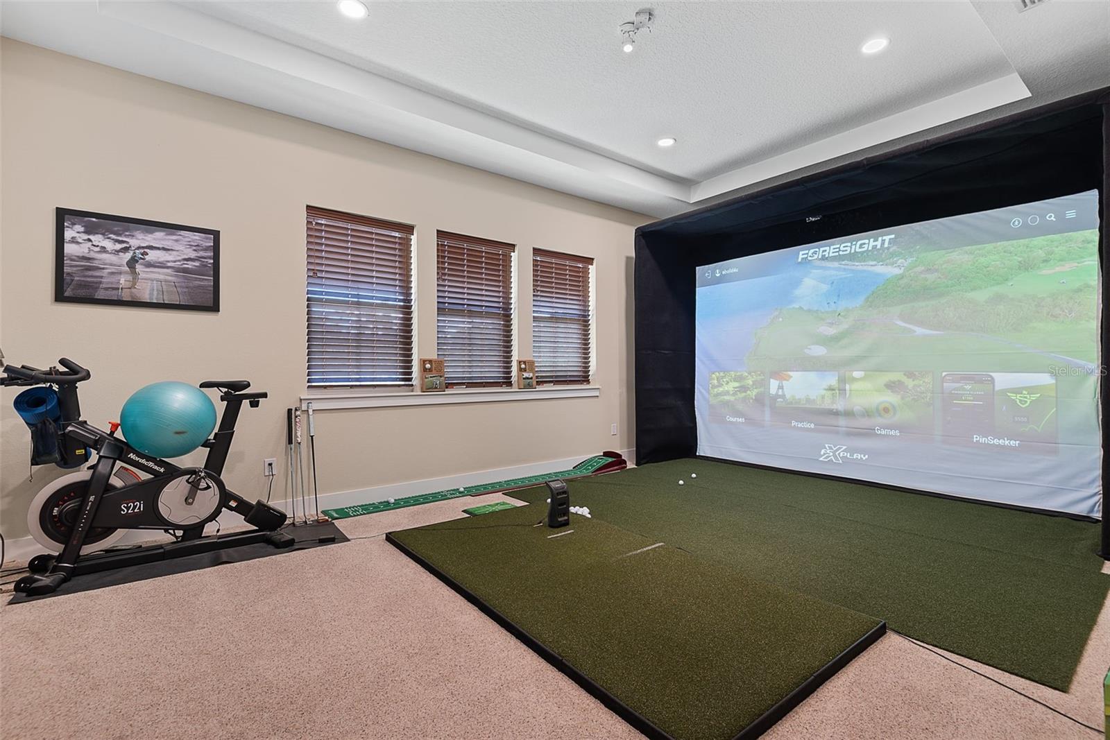 4 OAKVIEW CT