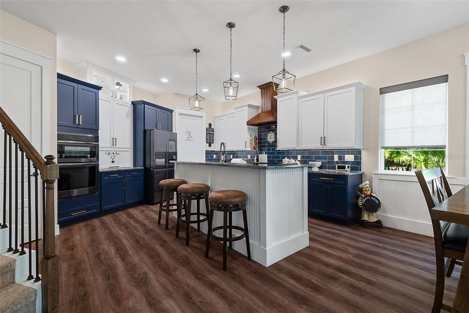 4 OAKVIEW CT