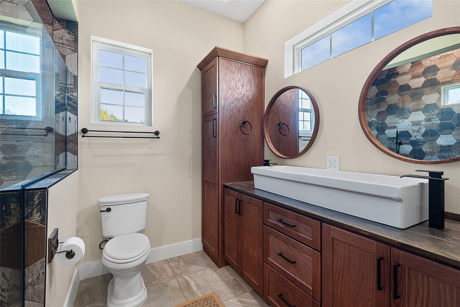 4 OAKVIEW CT
