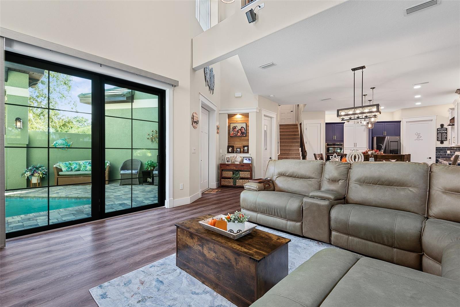 4 OAKVIEW CT