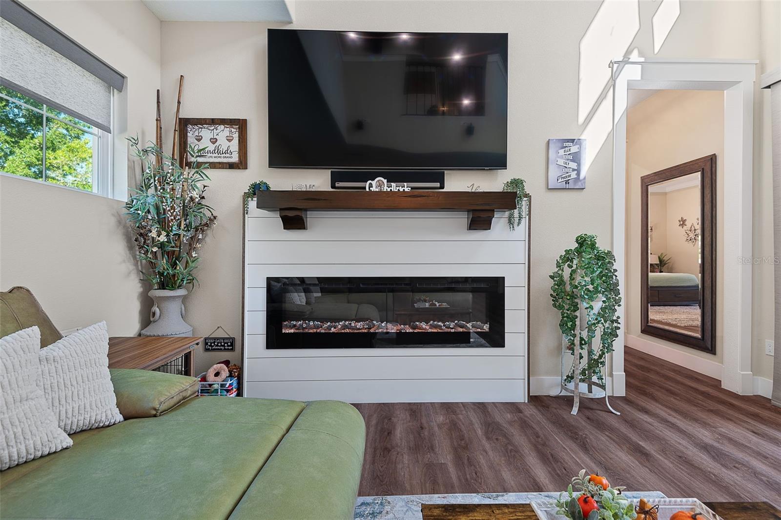 4 OAKVIEW CT