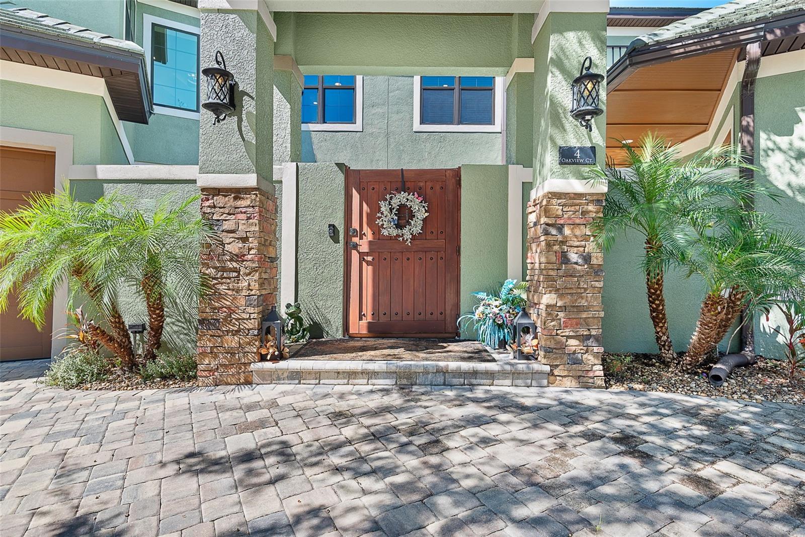 4 OAKVIEW CT