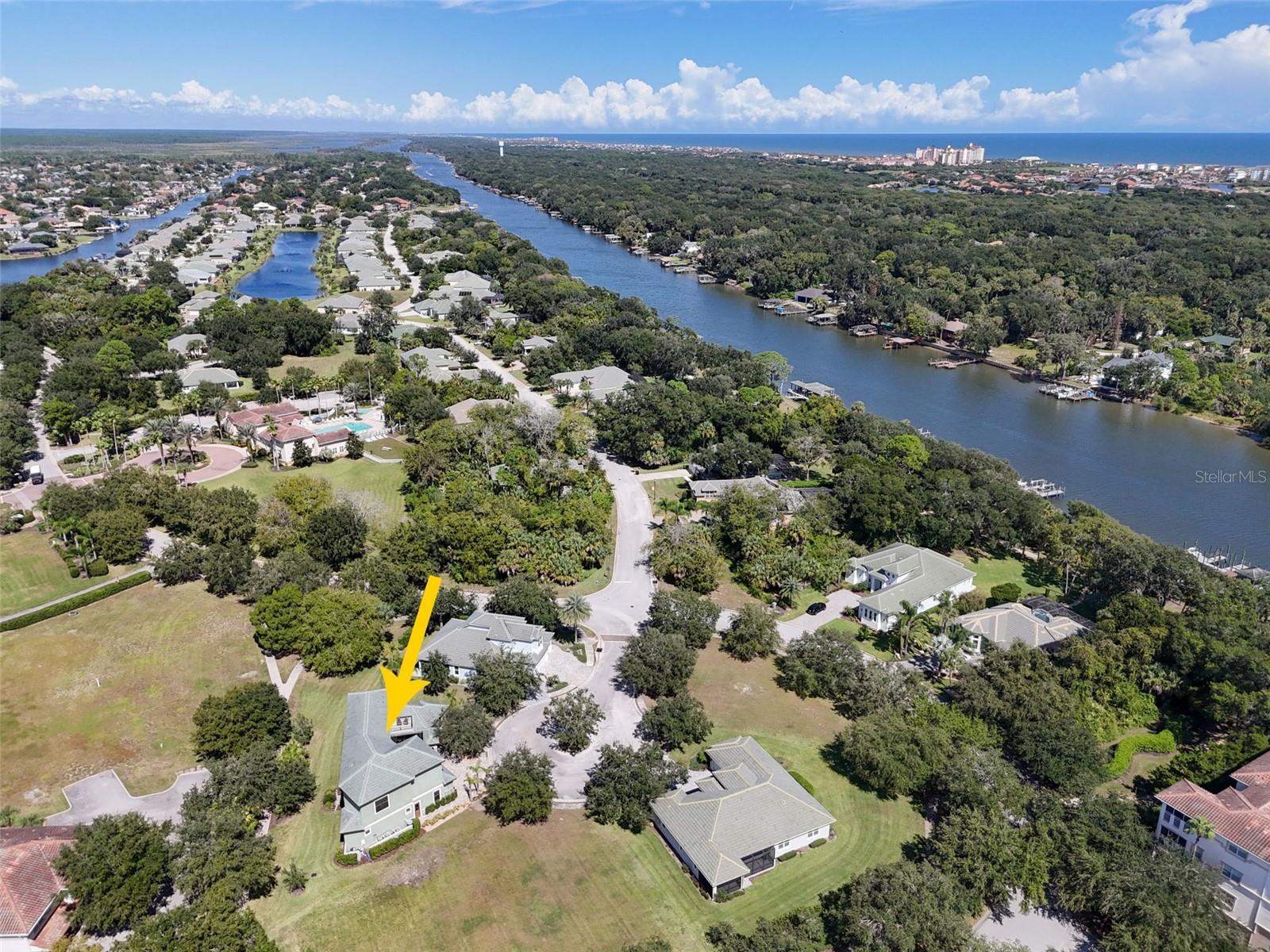 4 OAKVIEW CT