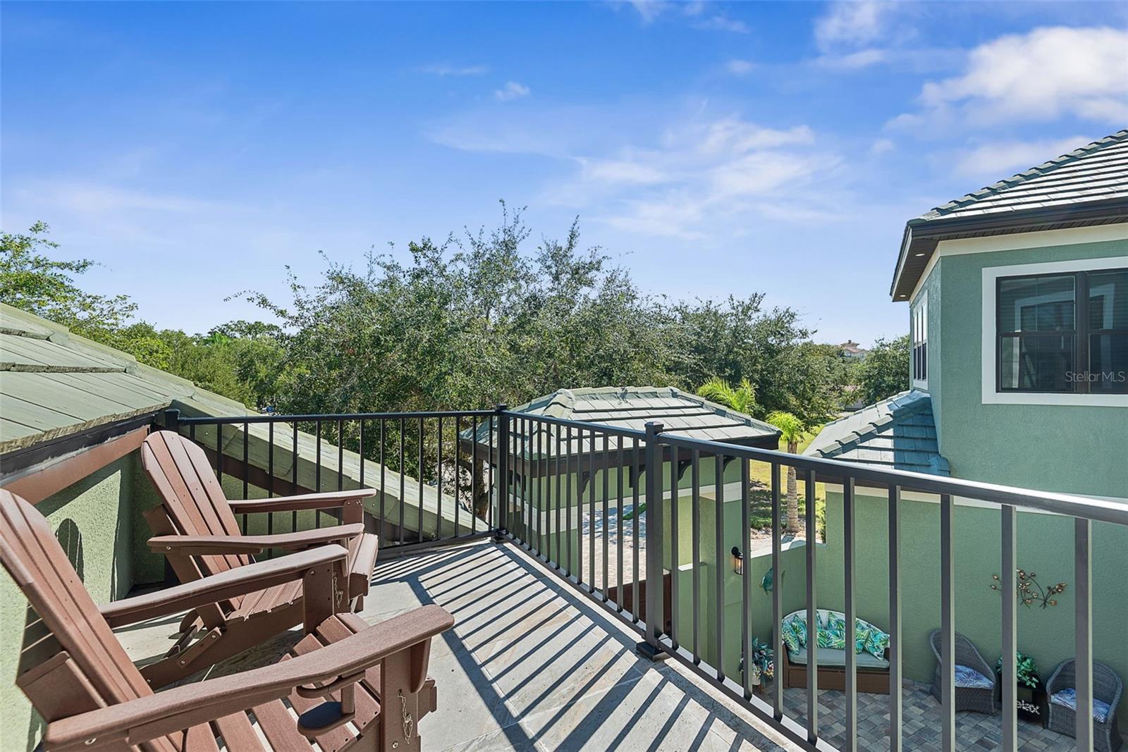 4 OAKVIEW CT