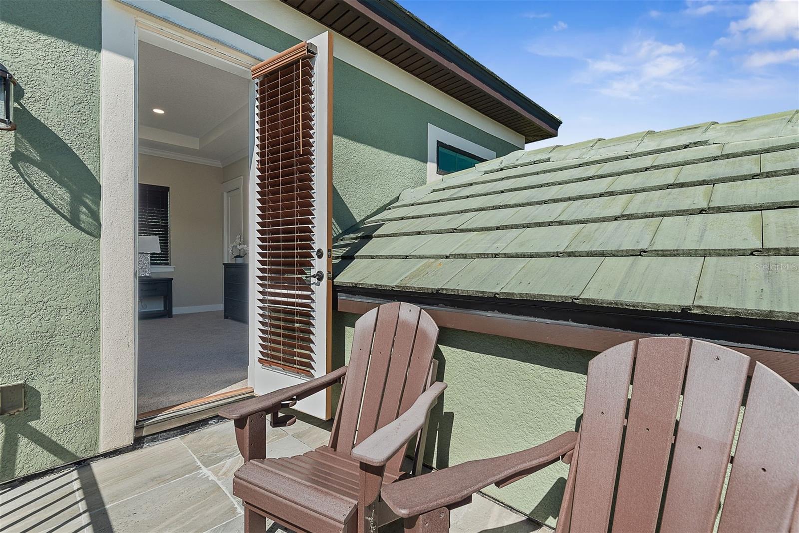 4 OAKVIEW CT