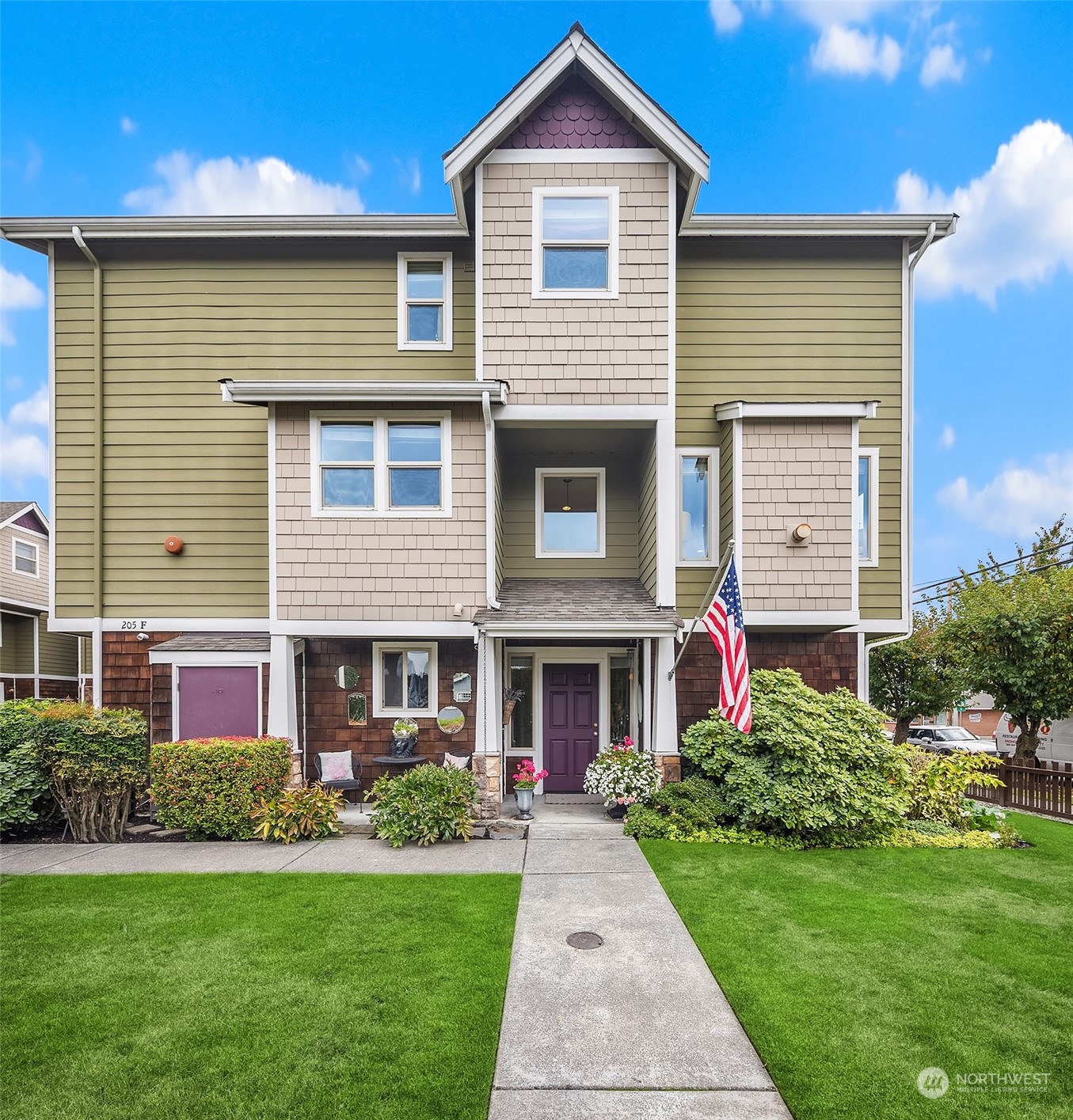 205 Avenue E Unit: F