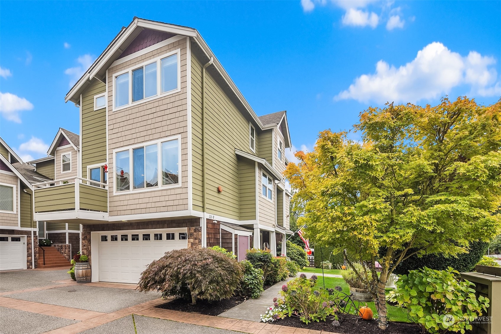 205 Avenue E Unit: F