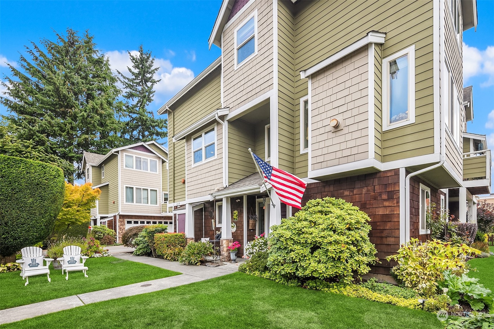 205 Avenue E Unit: F