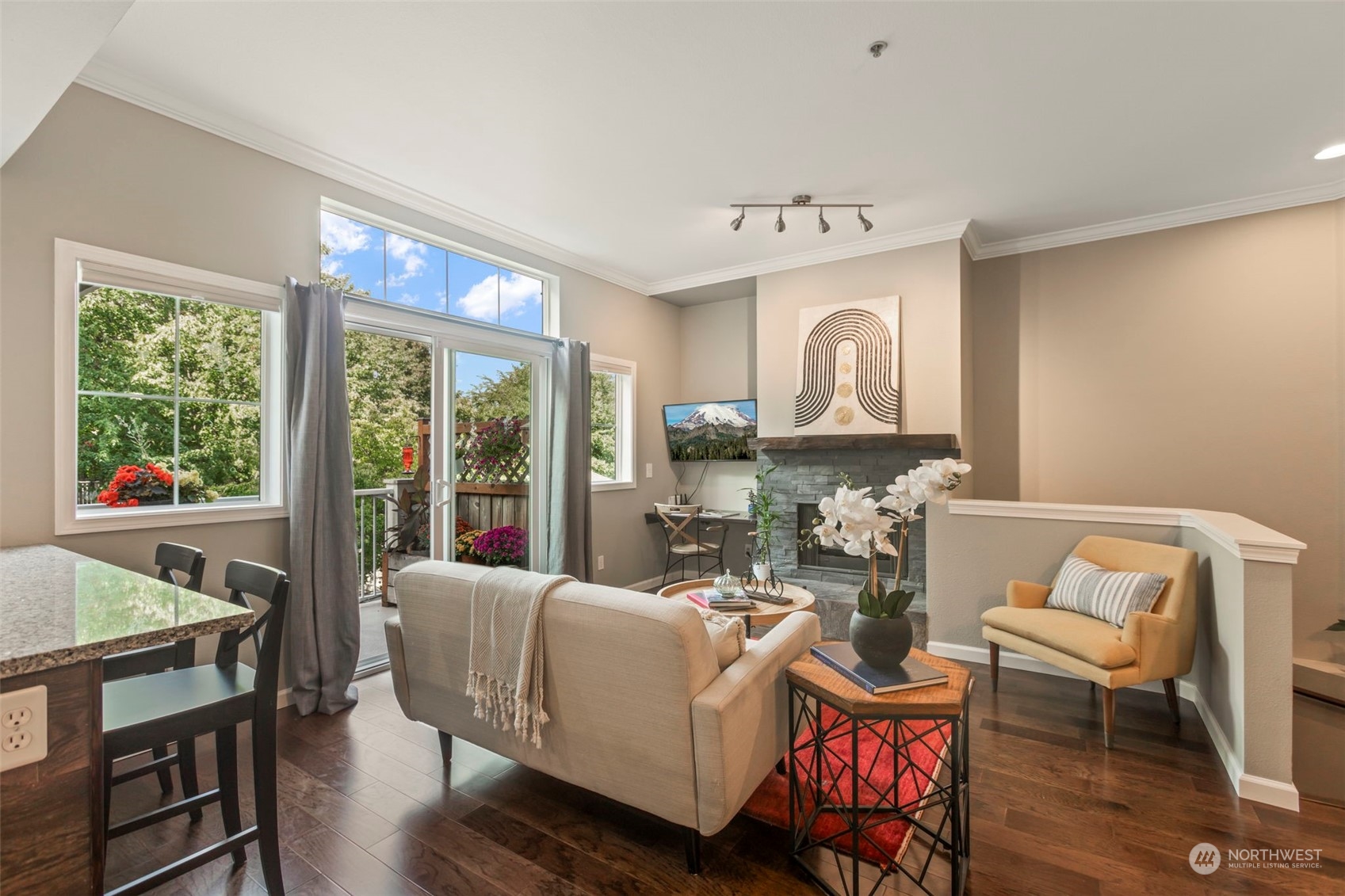 2106 Newport Way NW Unit: 9-4