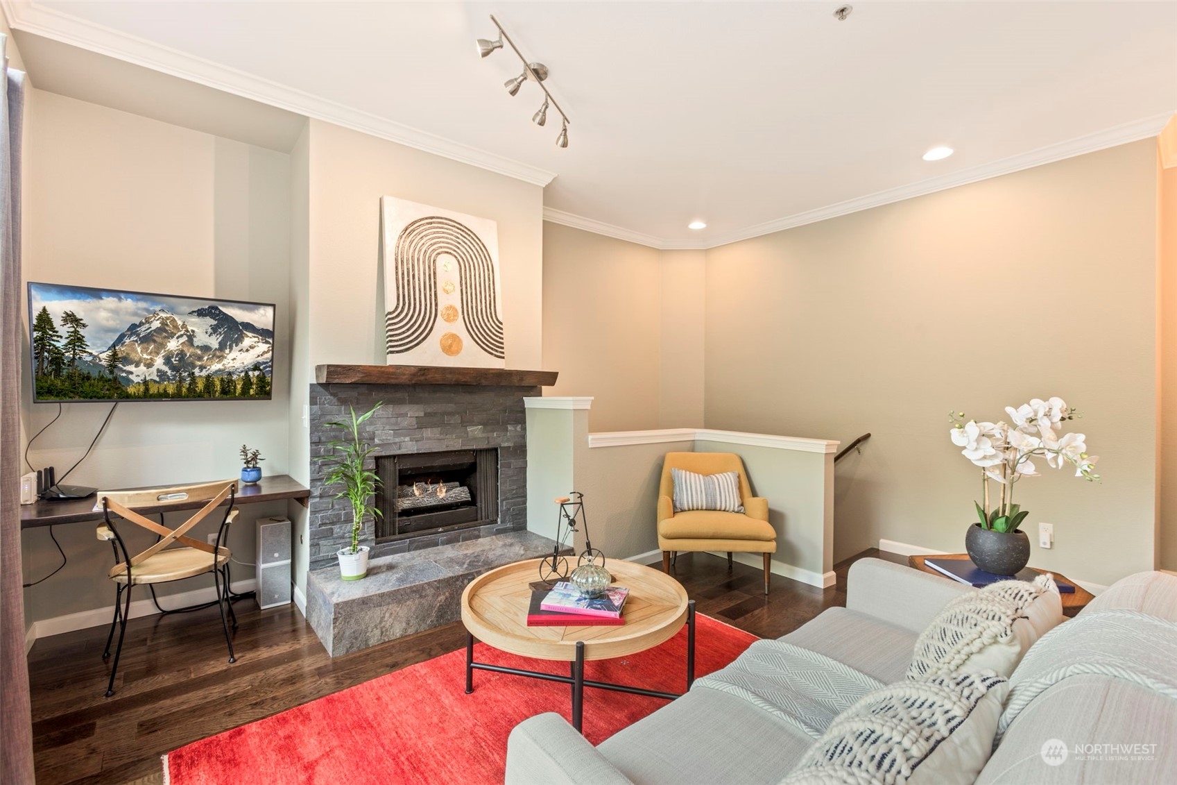 2106 Newport Way NW Unit: 9-4