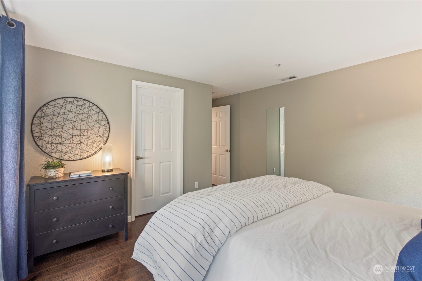 2106 Newport Way NW Unit: 9-4
