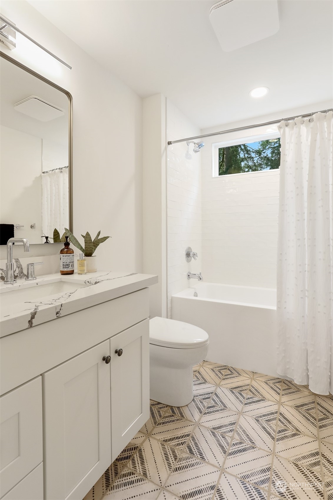 11035 17th Avenue NE