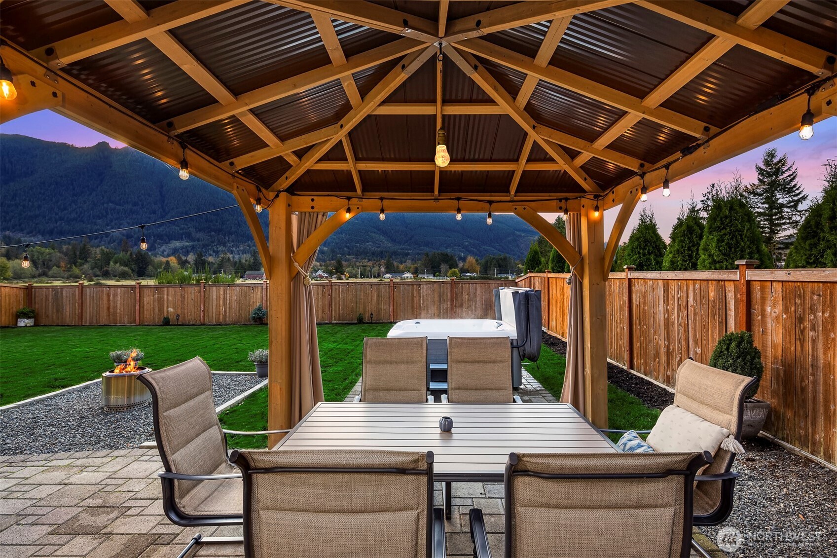 1499 Glacier Avenue SE