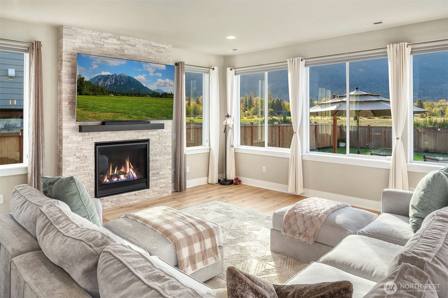 1499 Glacier Avenue SE