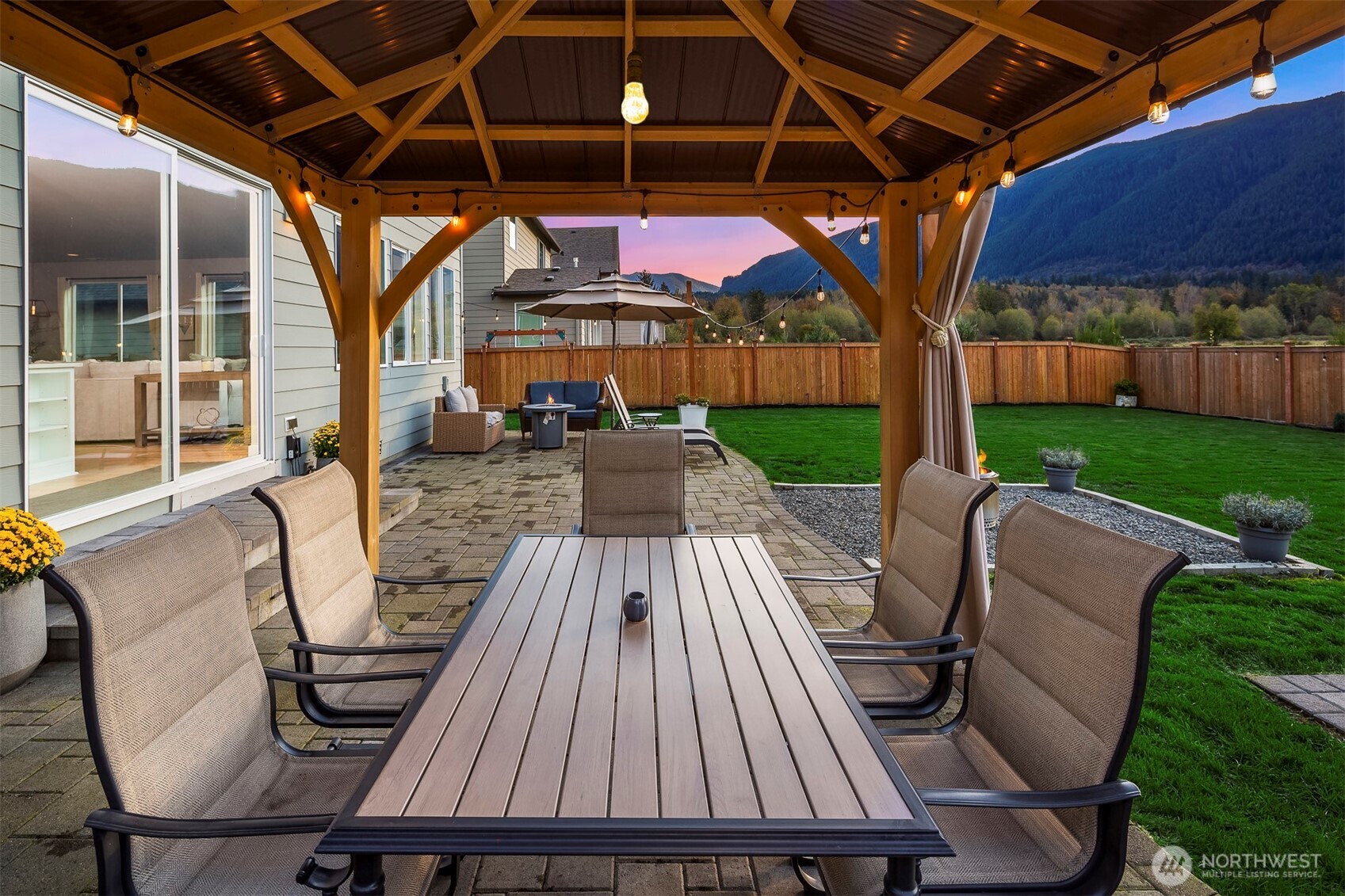 1499 Glacier Avenue SE