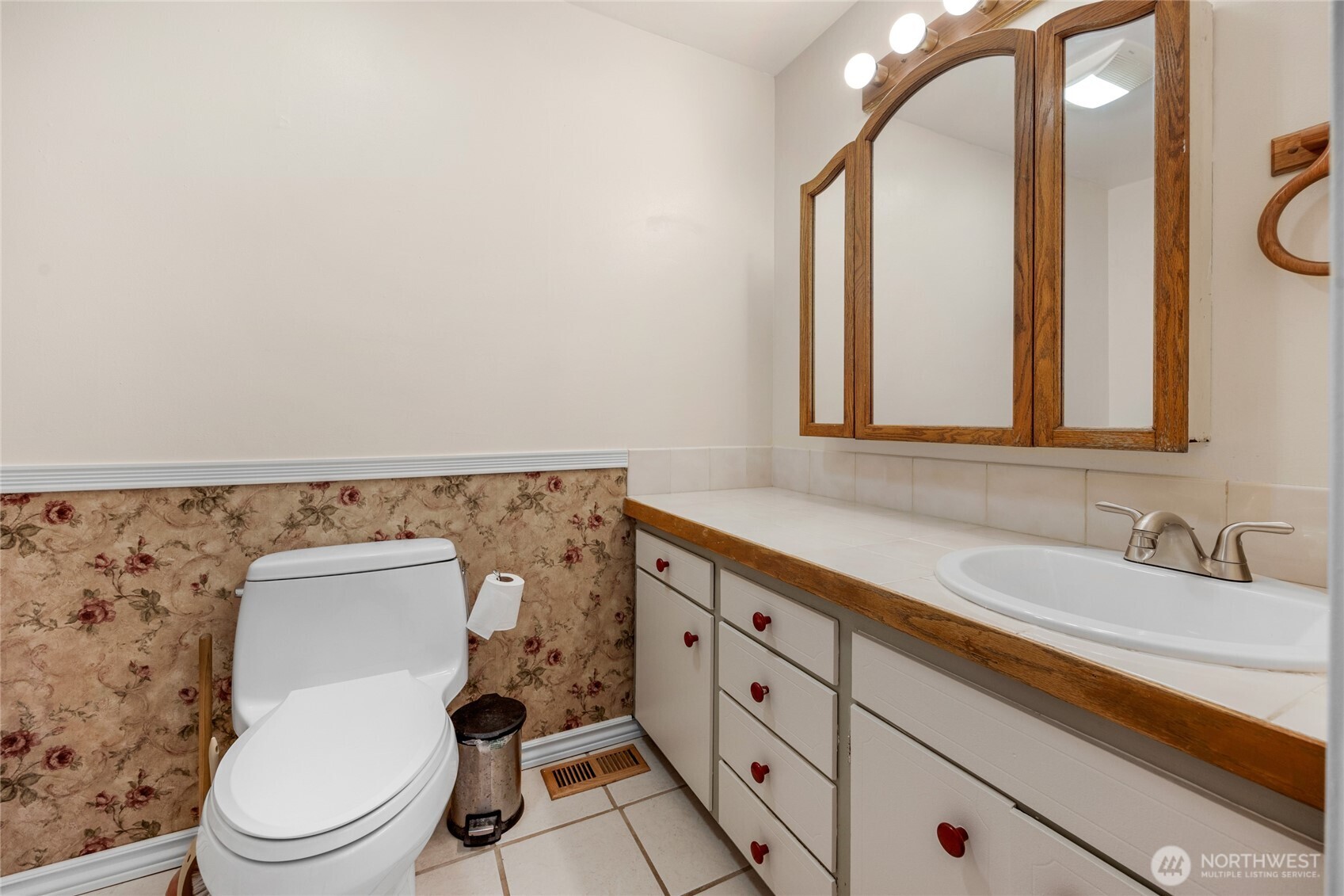 533 E Division Street