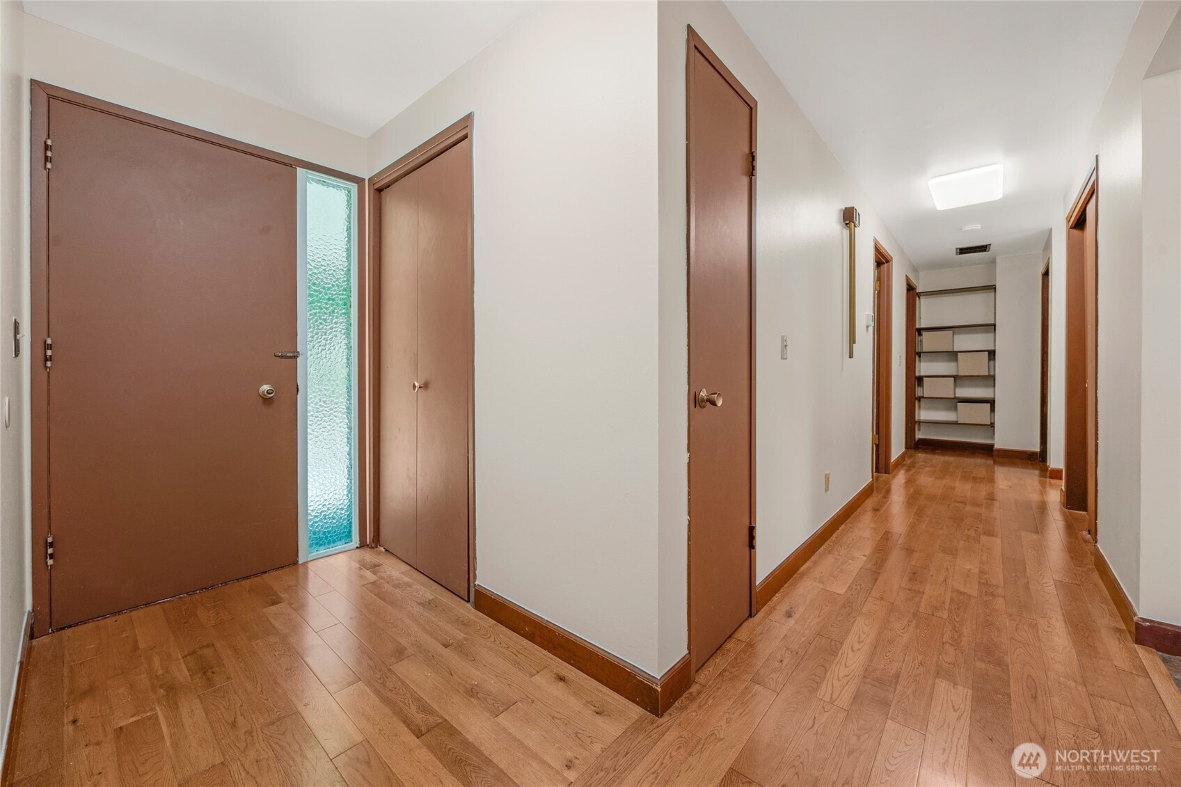 533 E Division Street