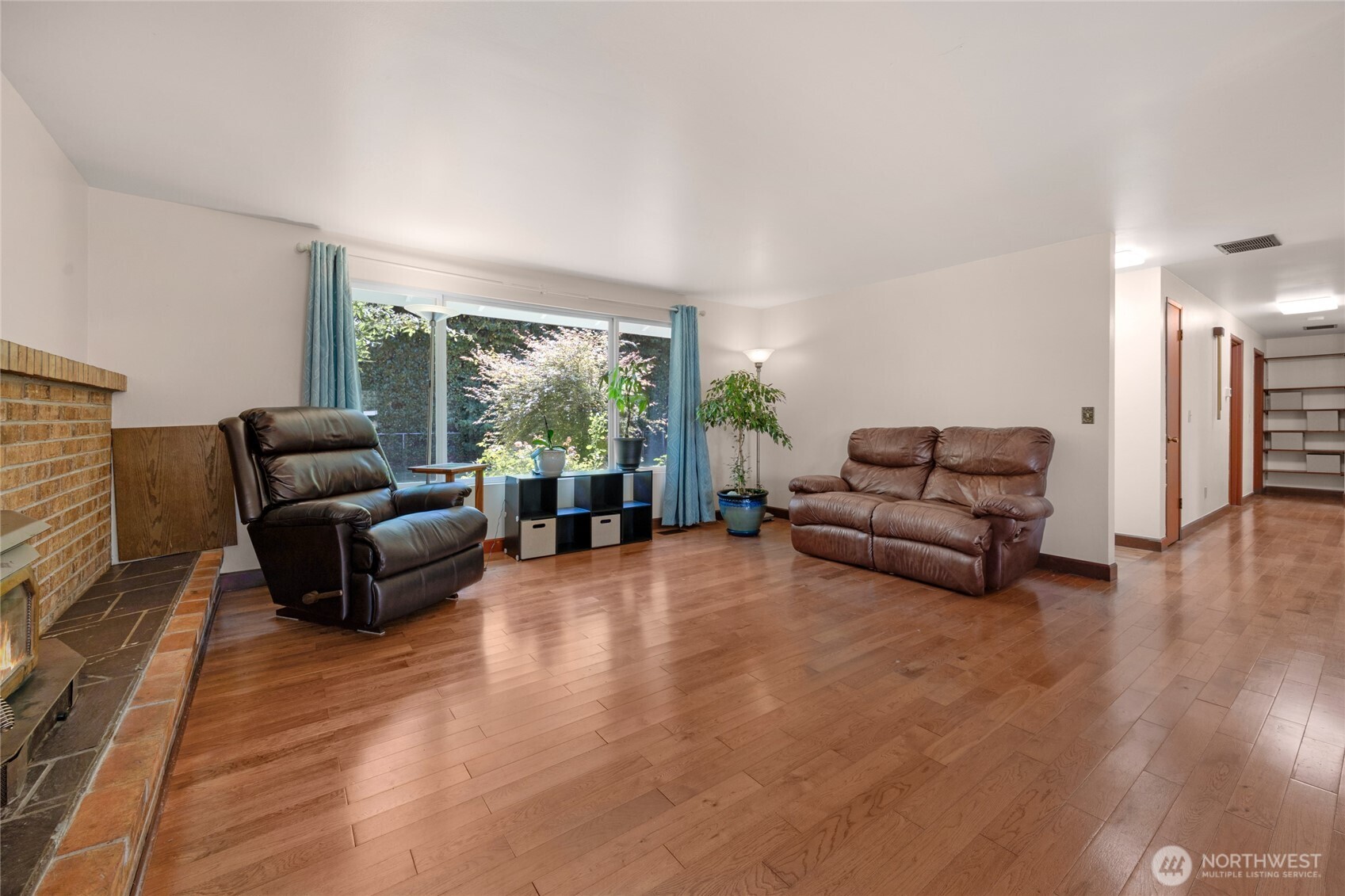 533 E Division Street