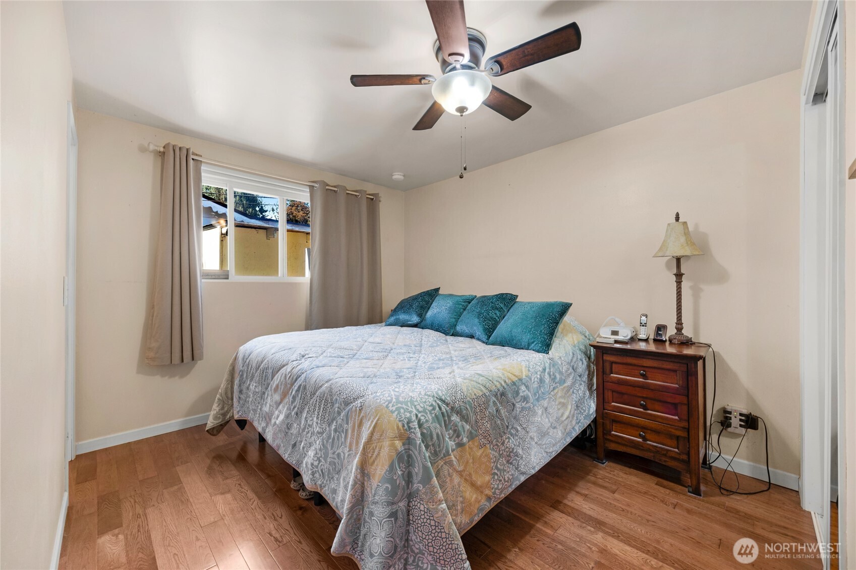 533 E Division Street