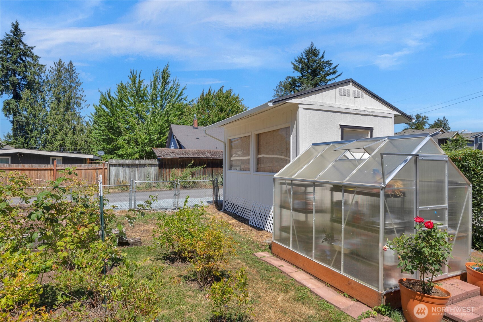 533 E Division Street