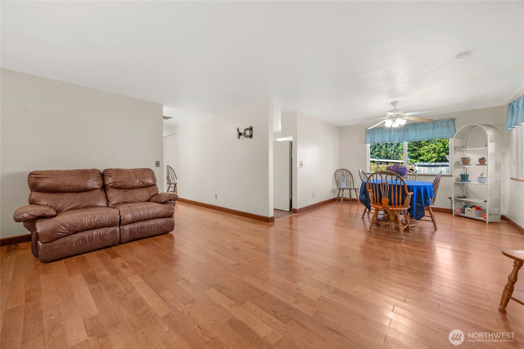 533 E Division Street