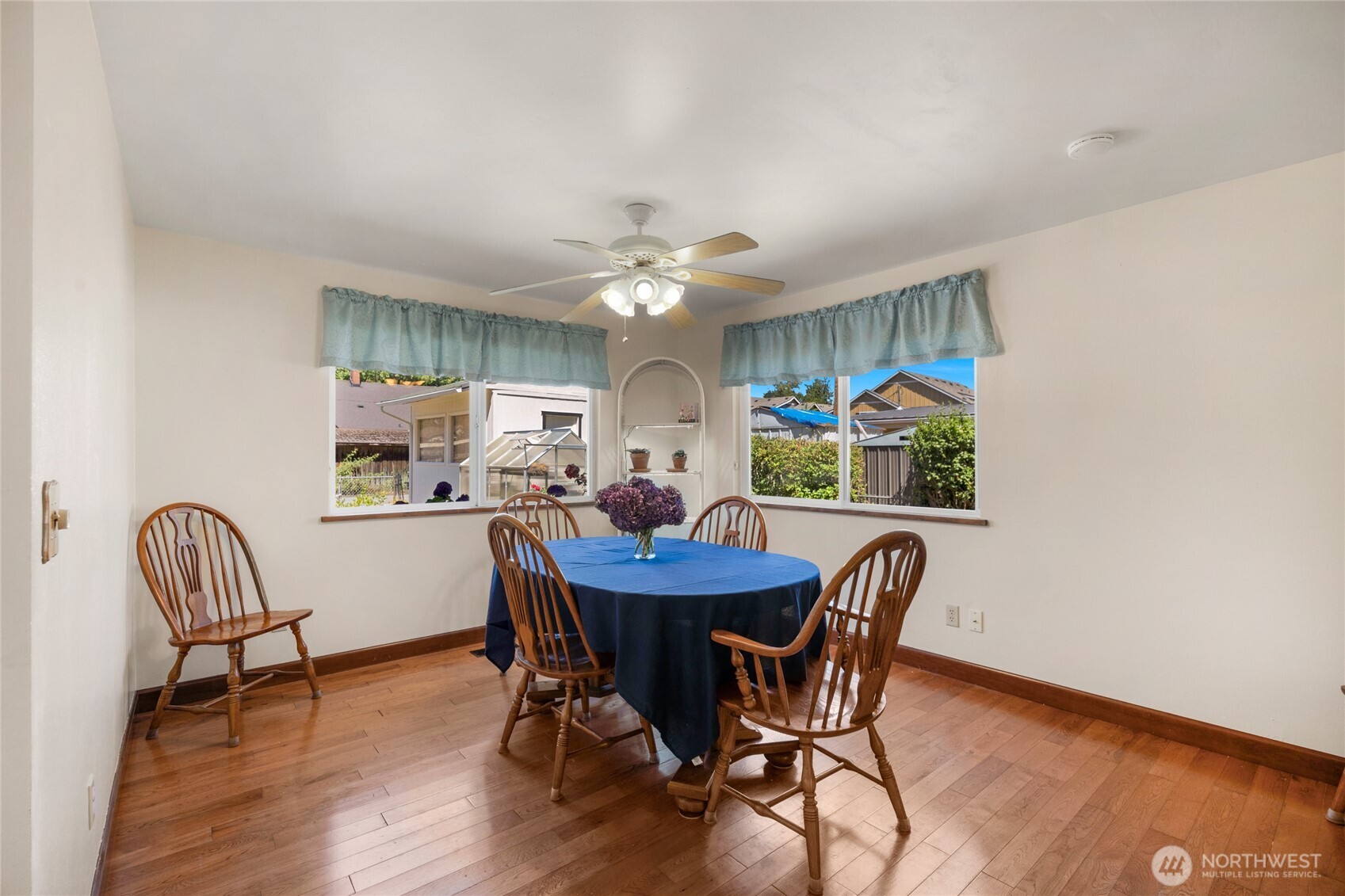 533 E Division Street