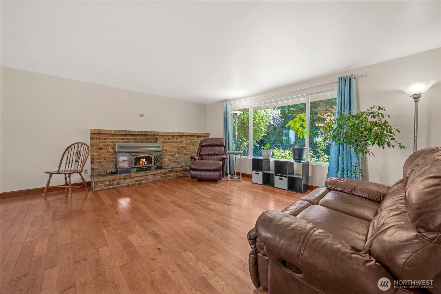 533 E Division Street