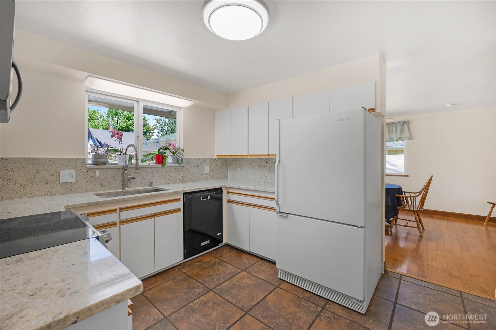 533 E Division Street