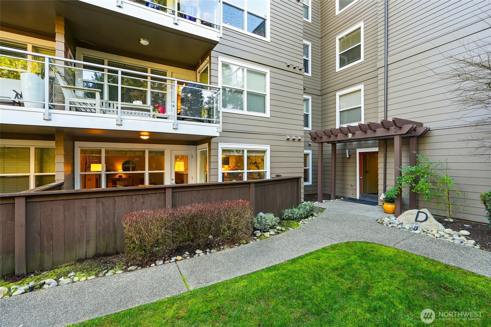 22910 90th Avenue W Unit: D105