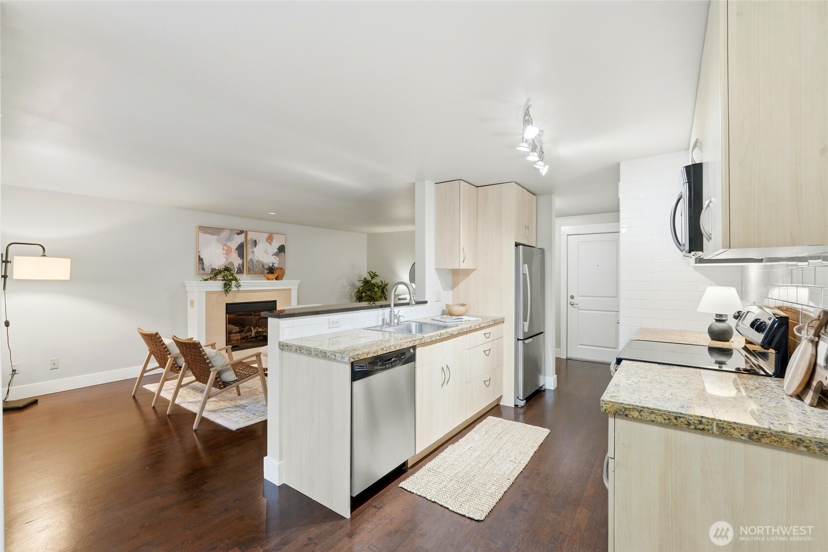 22910 90th Avenue W Unit: D105