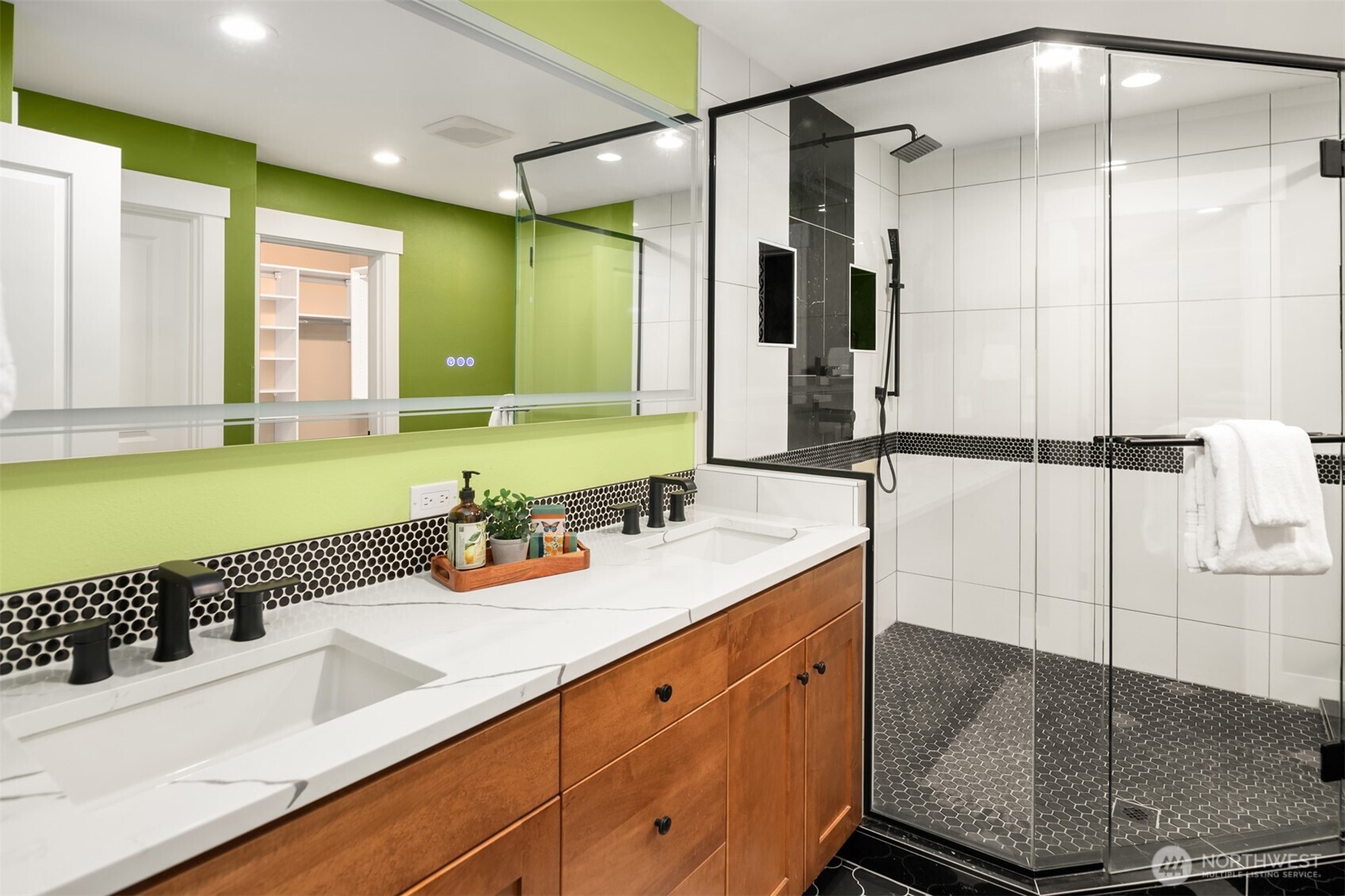 900 228th Avenue NE Unit: 15C