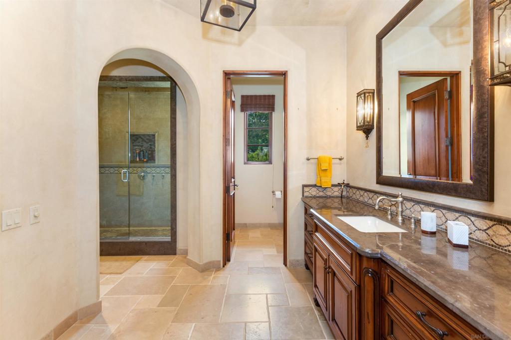 6309 Strada Fragante