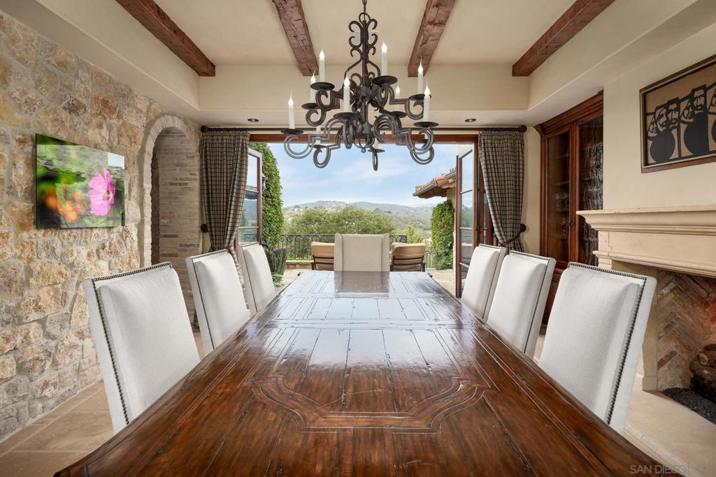 6309 Strada Fragante