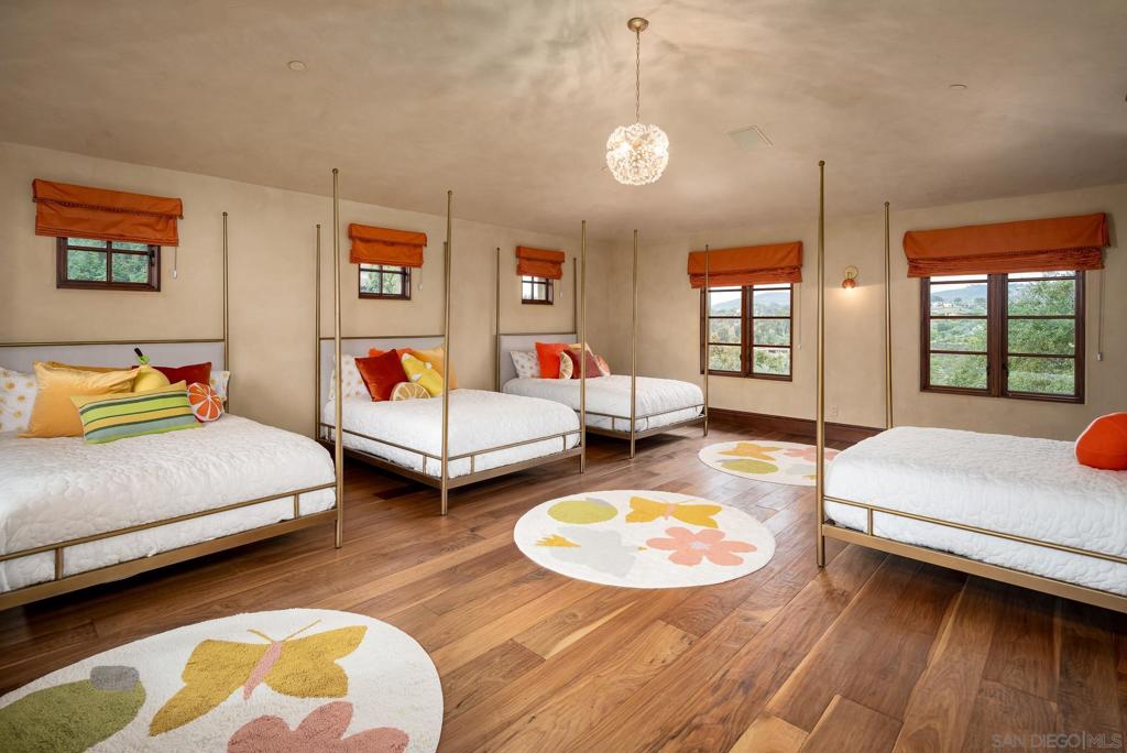 6309 Strada Fragante