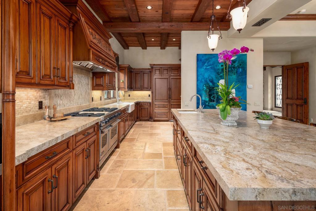 6309 Strada Fragante