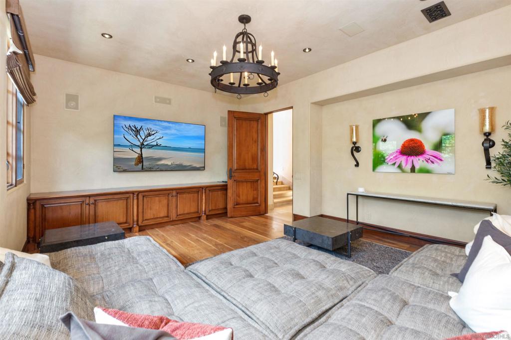 6309 Strada Fragante