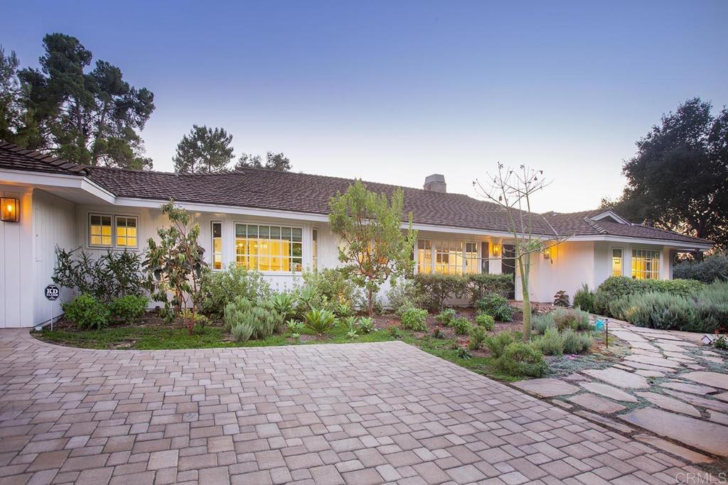 6325 La Valle Plateada