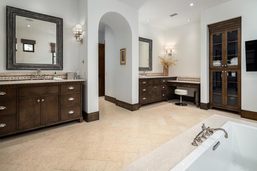 18411 Calle La Serra