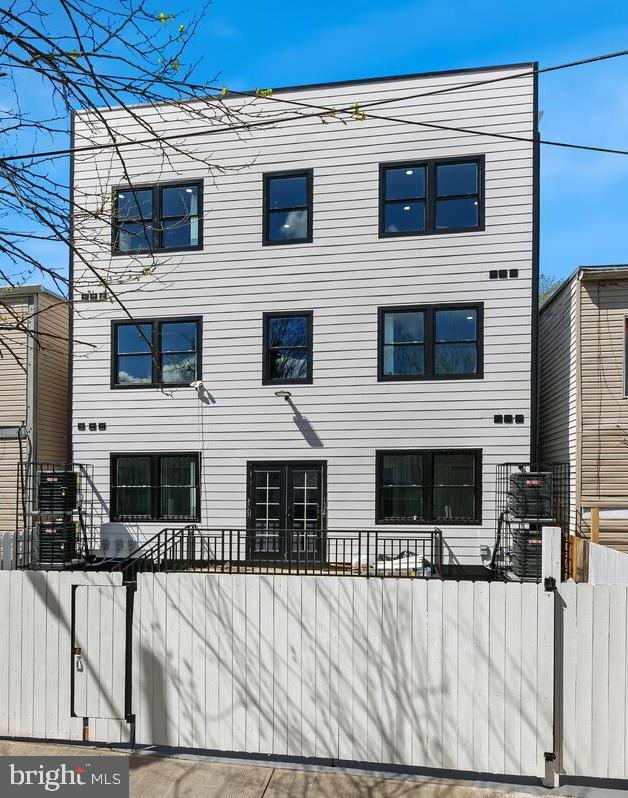 1622 17TH STREET SE 6