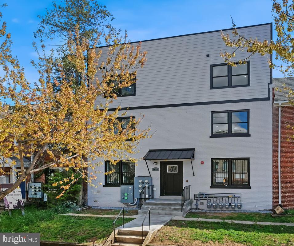 1622 17TH STREET SE 2002