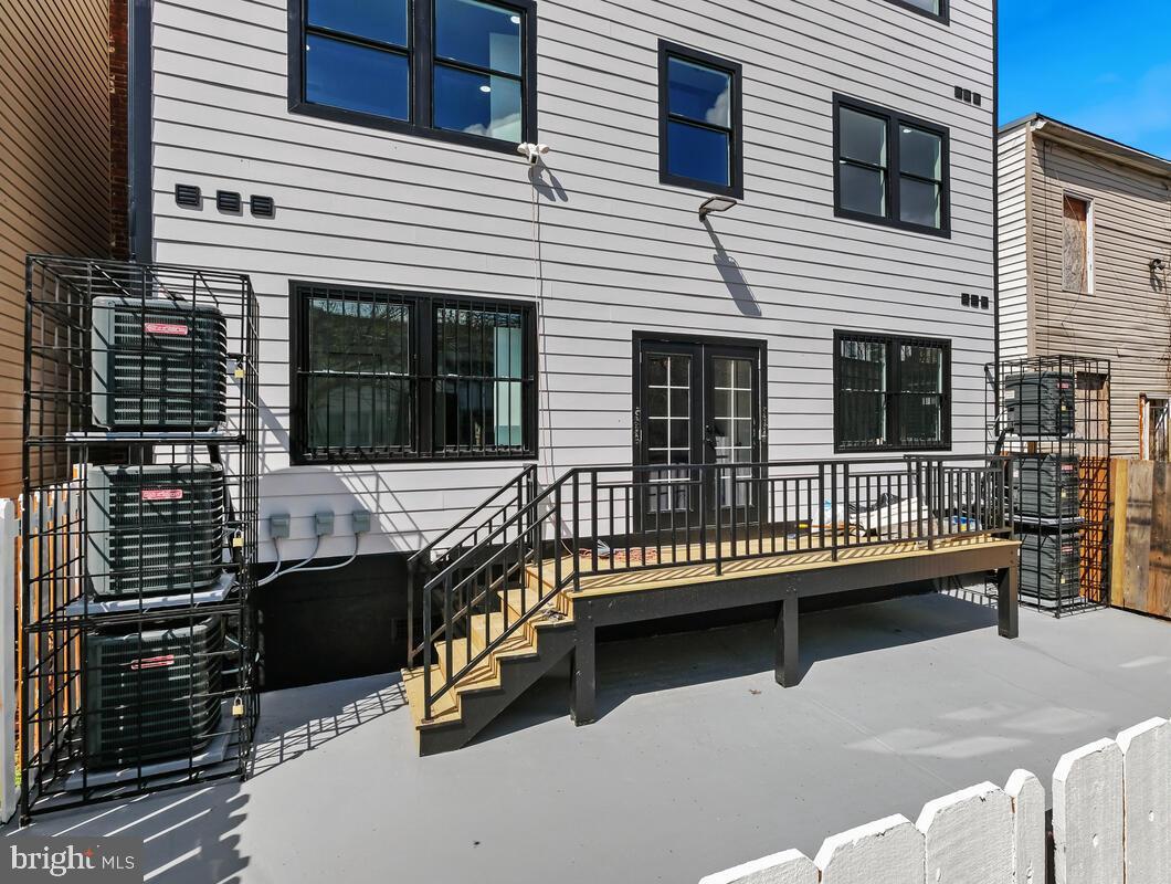 1622 17TH STREET SE 2002