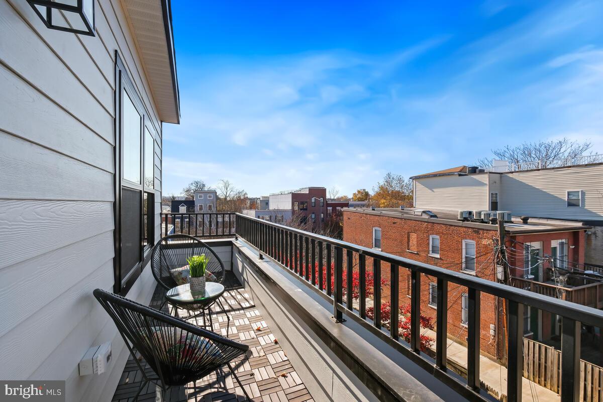 21 16TH STREET SE