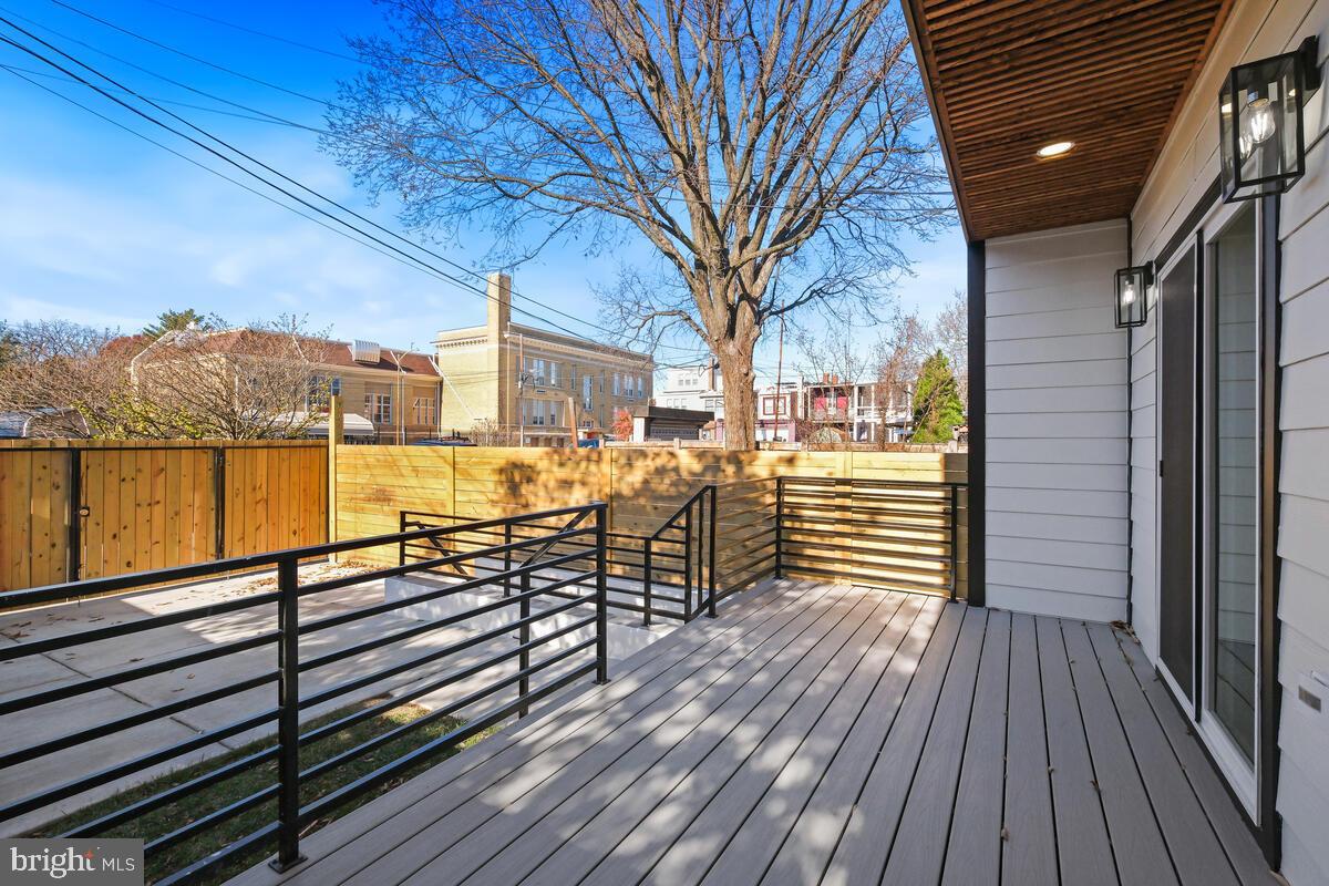 21 16TH STREET SE