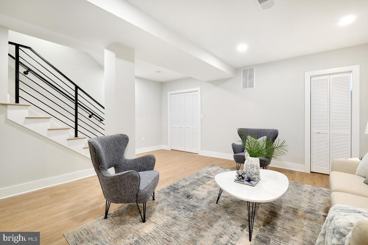 21 16TH STREET SE
