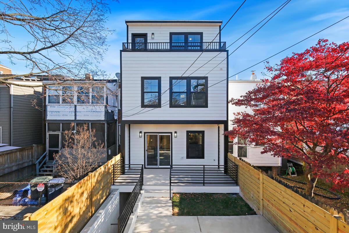 21 16TH STREET SE