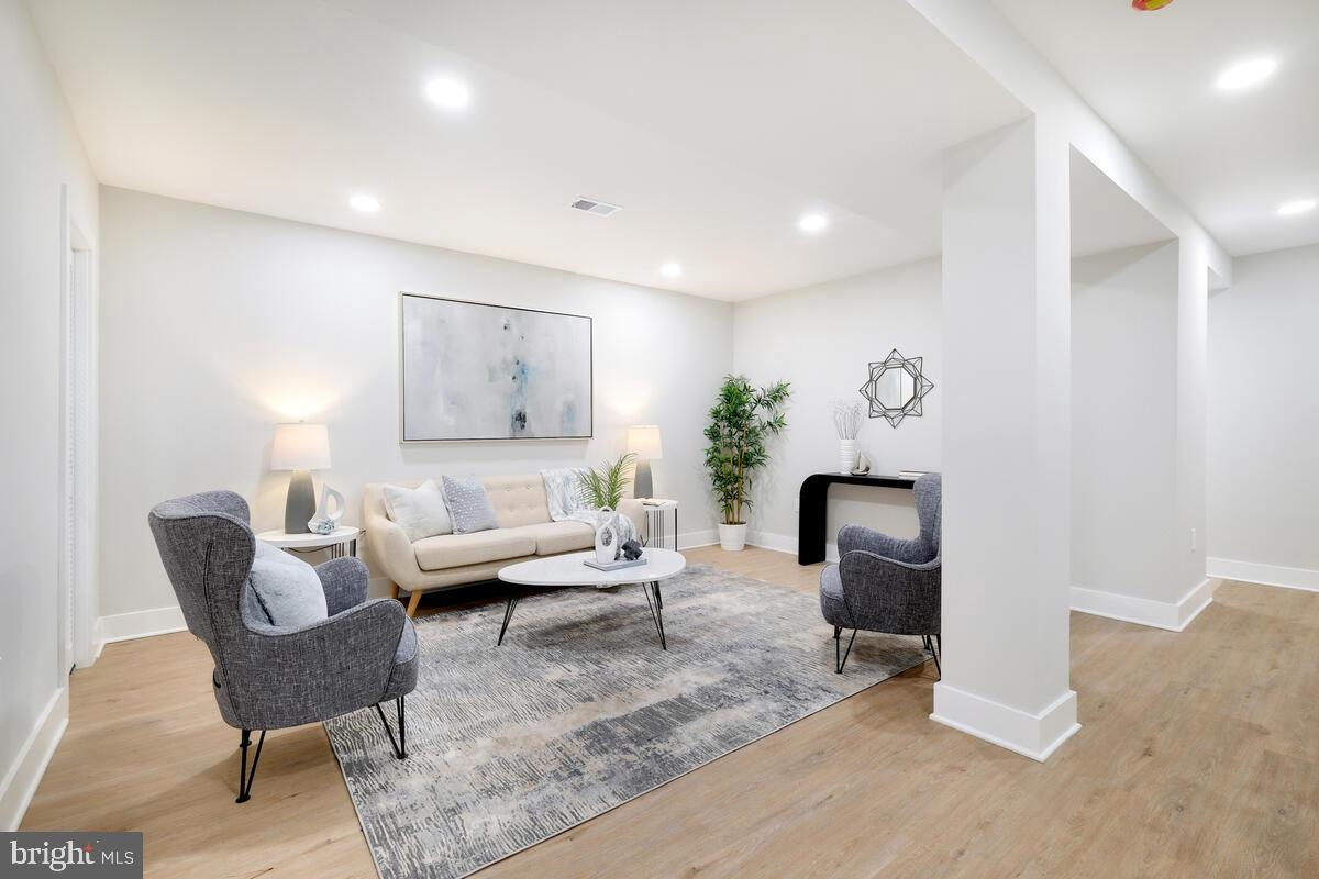 21 16TH STREET SE