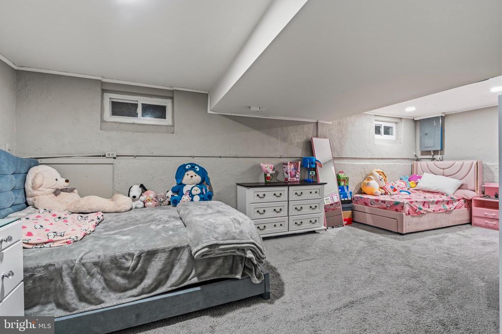 1402 NORCROSS LANE