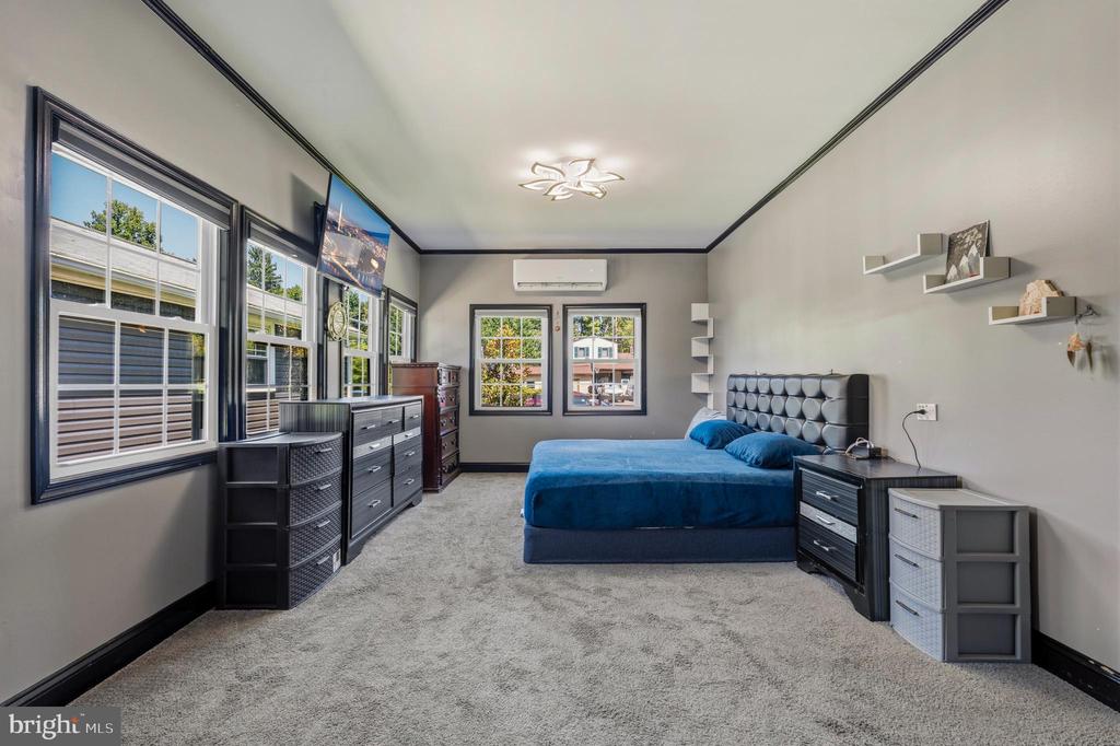 1402 NORCROSS LANE
