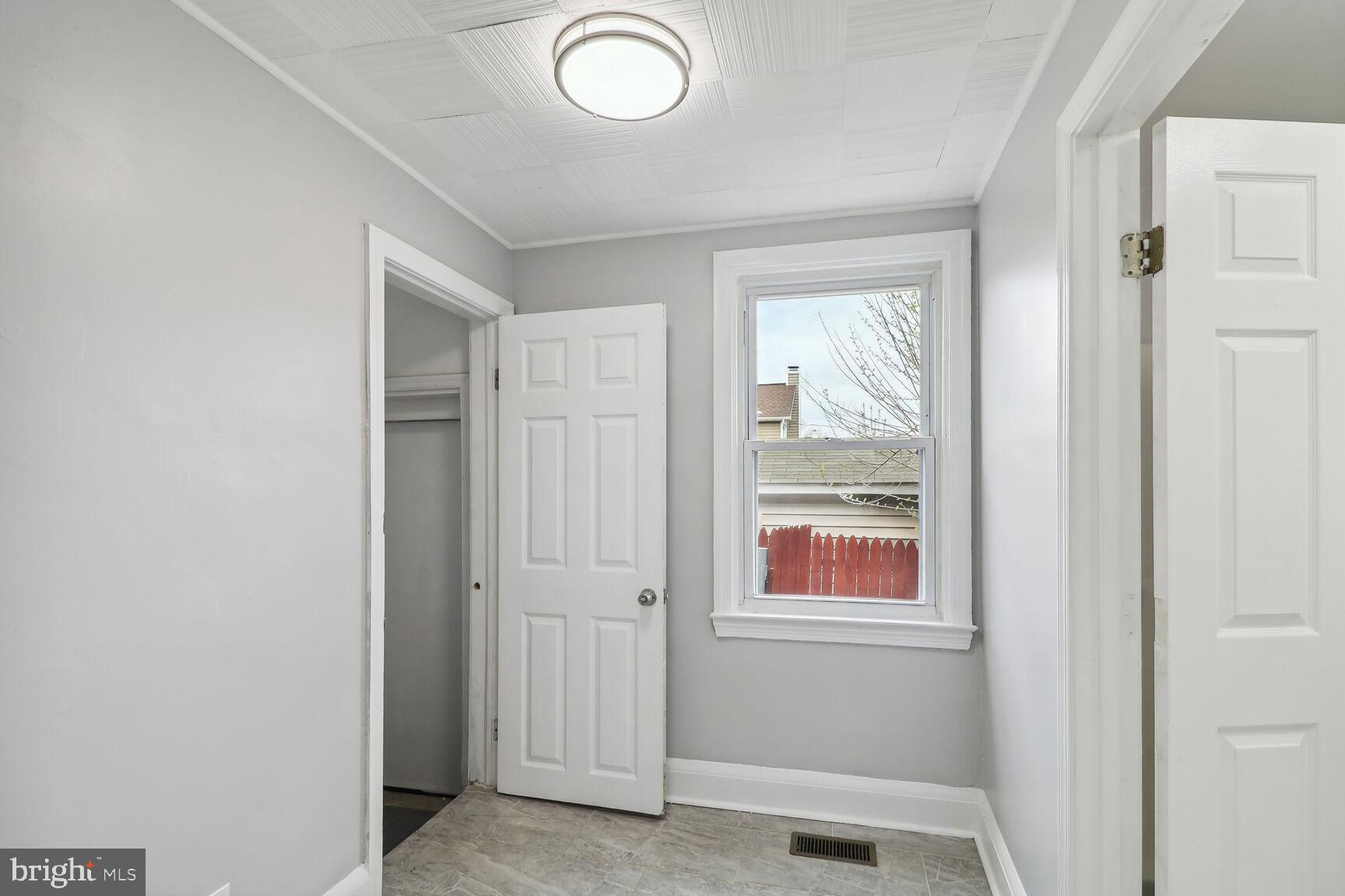 904 E JEFFREY STREET
